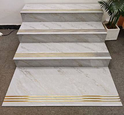 acheter Marbre 470x1200mm Golden Bullnose Ensemble complet d'escaliers en céramique vitrée poli pour l'hôtel fabrication en ligne