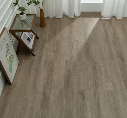 acheter Résistant à l'humidité et aux taches Gris 1220x180 mm Plancher intérieur SPC Plancher revêtement UV Épaisseur 5 mm Modèle en bois Pour hôtel et salon fabrication en ligne