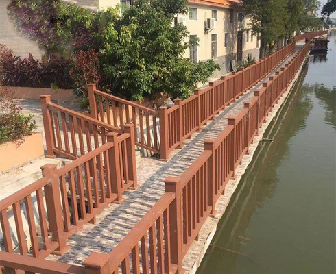 Conseil intérieur composé Tan Protective Railing For Riverside de Panel Wood Plastic de barrière ignifuge de WPC 200x120cm