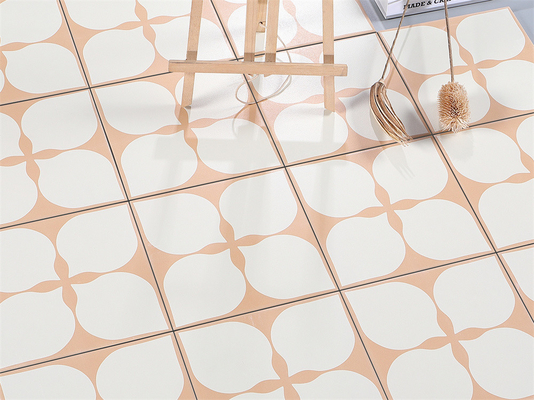 Des carreaux rustiques en céramique pour balcon et salle de bains