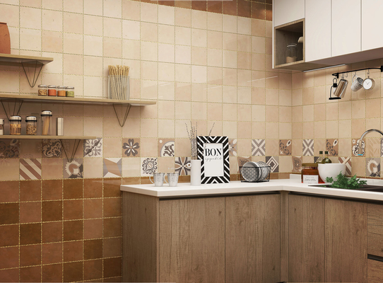 Carreaux de mur en céramique brun de 300x600 mm et carreaux intérieurs durables pour la conception de la cuisine