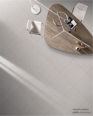Carreaux de sol gris foncé résistant à l'humidité et au mur extérieur 600x600mm Carreaux de porcelaine pour restaurant