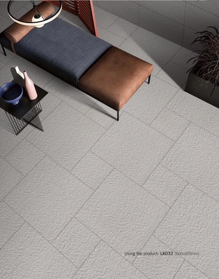 Carreaux muraux intérieurs gris clair vintage et carreaux en porcelaine de 60x60 cm pour le design et la douche