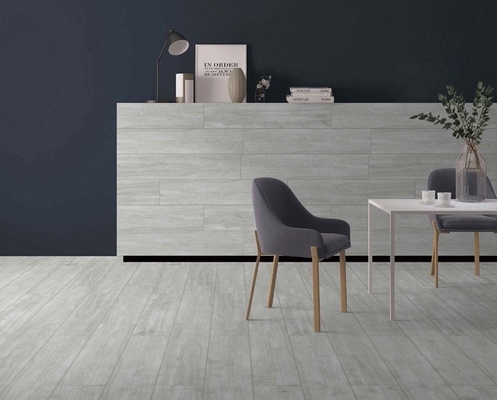 Des bandes de porcelaine en bois 200x1000 mm décoratives pour la cuisine gris et jaune