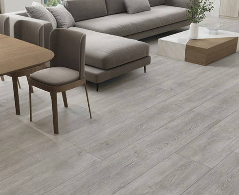 Carreaux de sol gris jaune et antibactérien 250x1500mm bandes de porcelaine en bois pour le salon et la cuisine