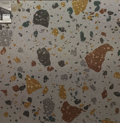 Carreaux de sol intérieurs en céramique terrazzo beige élégant 600x600mm pour appartement et salon