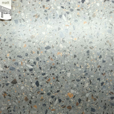Carreaux de sol intérieurs en céramique Terrazzo 600x600mm gris de qualité AAA pour salle à manger et chambre