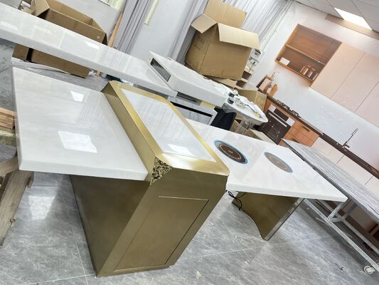 Dalle de comptoir en marbre poli blanc et doré de luxe, élégante, durable, résistante au feu, résistante à l'usure, écologique et antidérapante, table d'îlot pour salle à manger