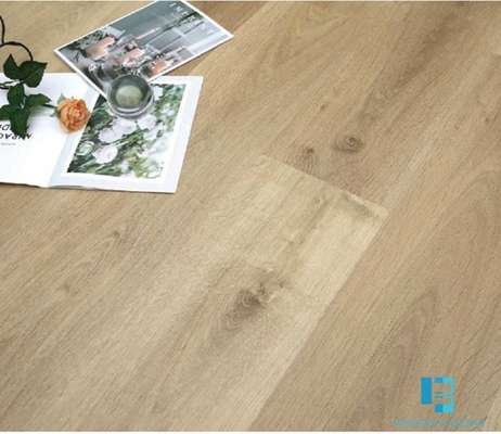 Le plancher en bois Lvp du chêne LVT SPC cliquent sur le système pour la cuisine intérieure de salle de bains