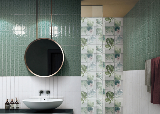 Harringbone à l'intérieur de mur couvre de tuiles 50x200mm Grey Tiles Bathroom